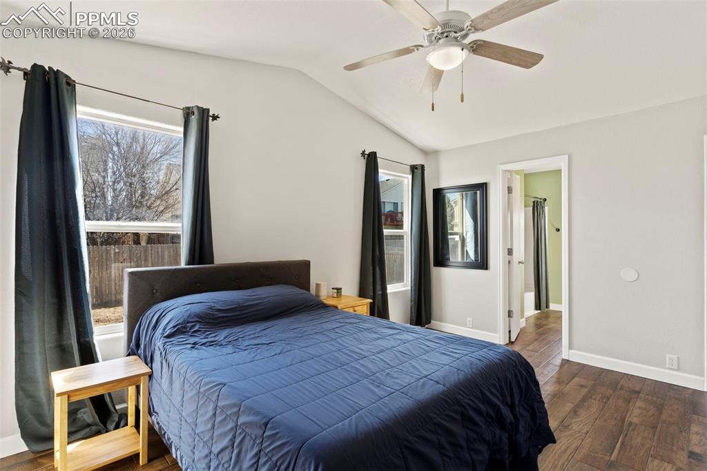 Image 23 of 36: Bedroom