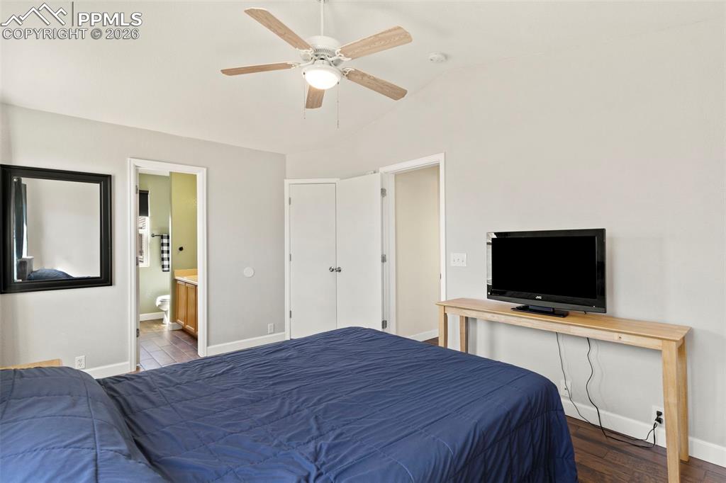 Image 24 of 36: Bedroom