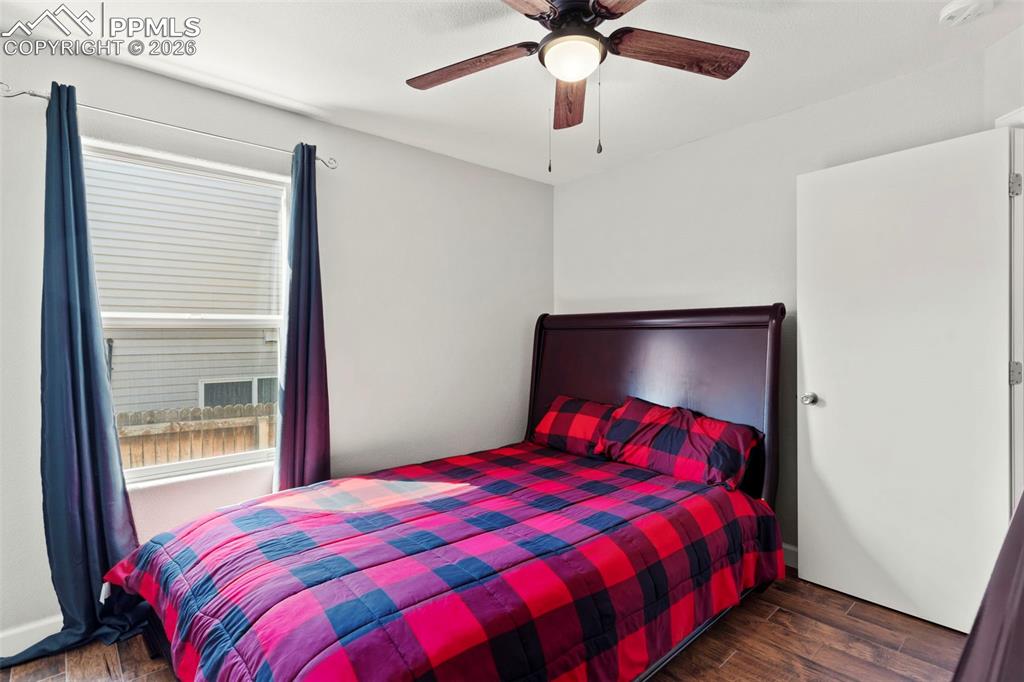 Image 28 of 36: Bedroom