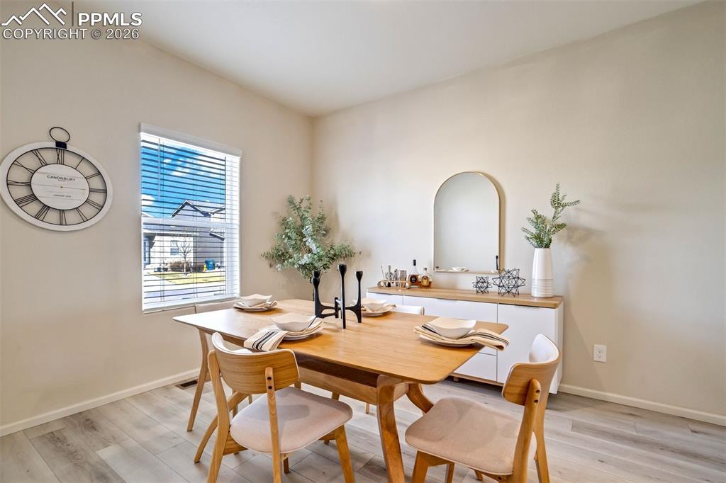 Image 14 of 41: Could also make a great office/ secondary play area. 