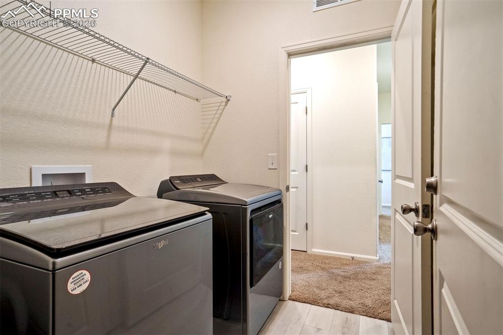 Image 31 of 41: Even the laundry area is impressive. 