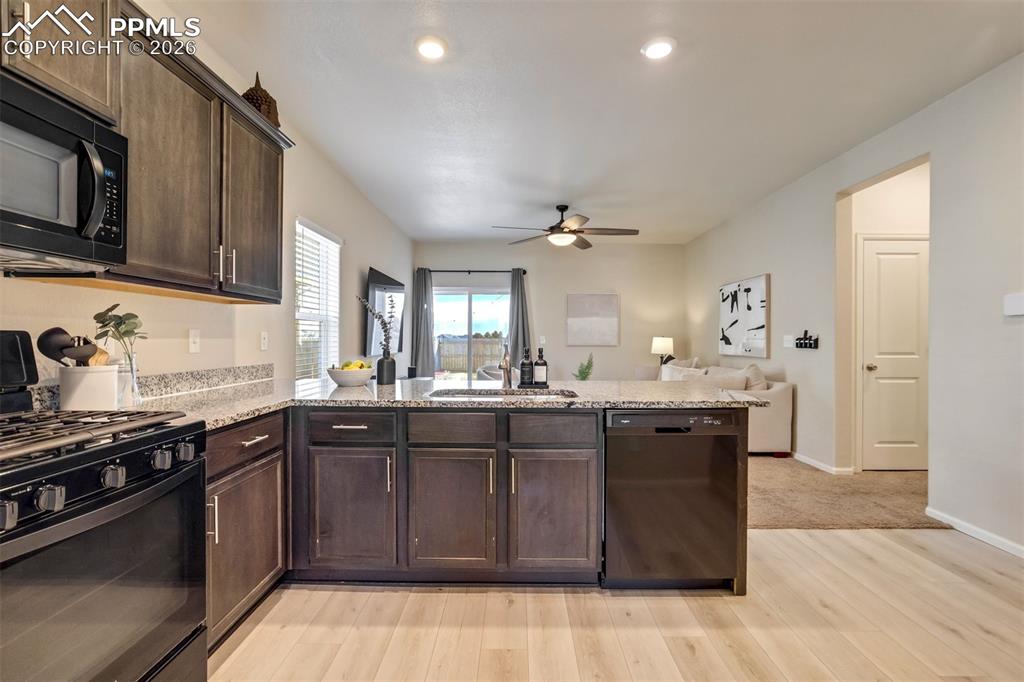 Image 9 of 41: Gas range, yes please! 