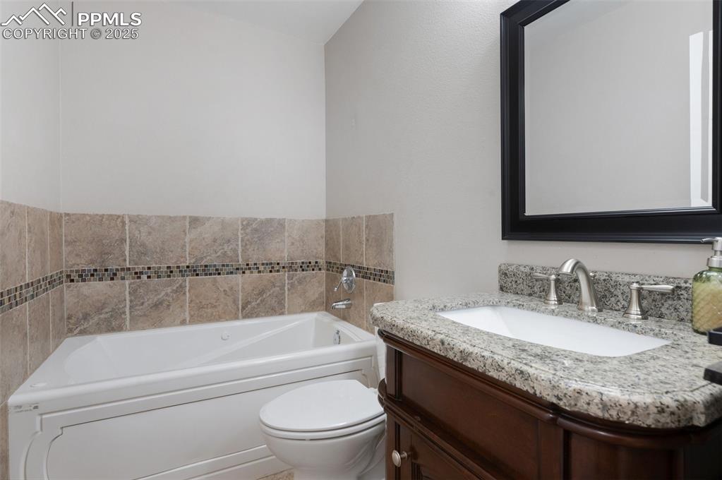 Image 14 of 46: Bathroom