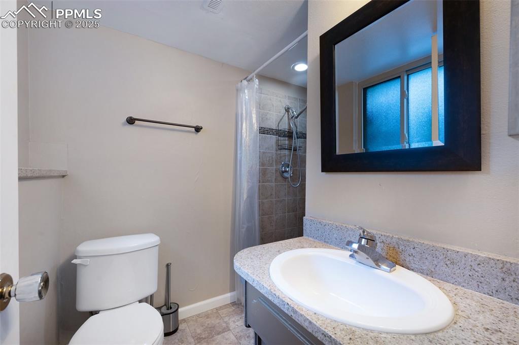 Image 30 of 46: Bathroom