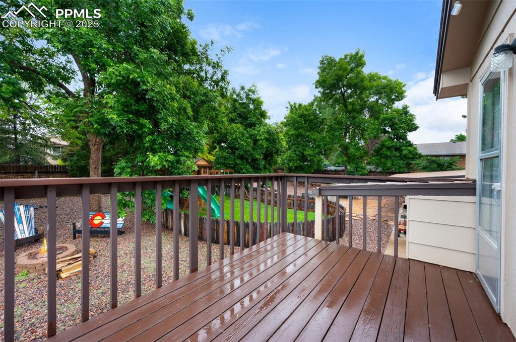Image 34 of 46: Deck