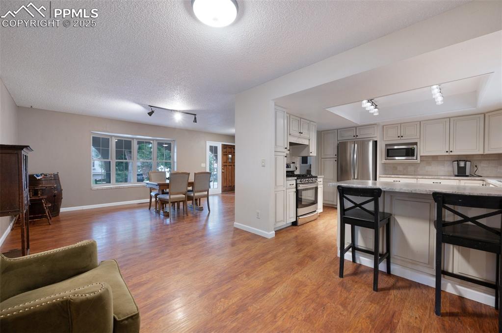 Image 4 of 46: Kitchen