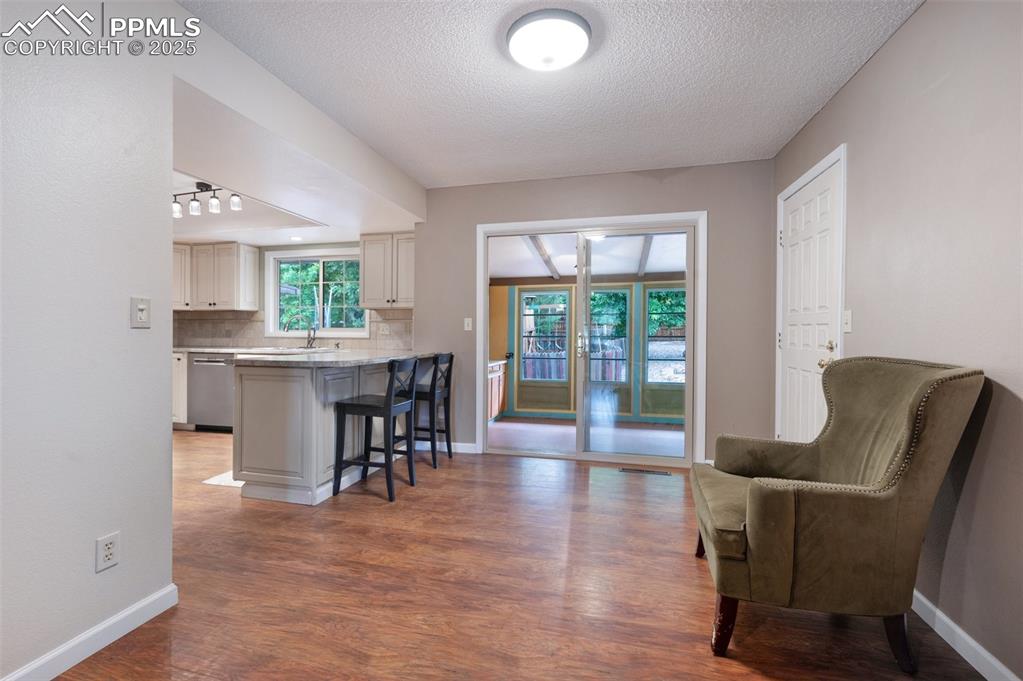 Image 9 of 46: Dining Area