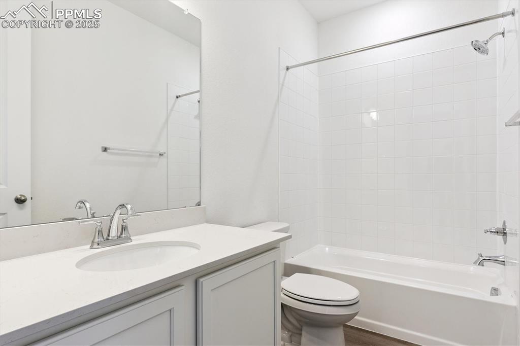 Image 3 of 19: Bathroom