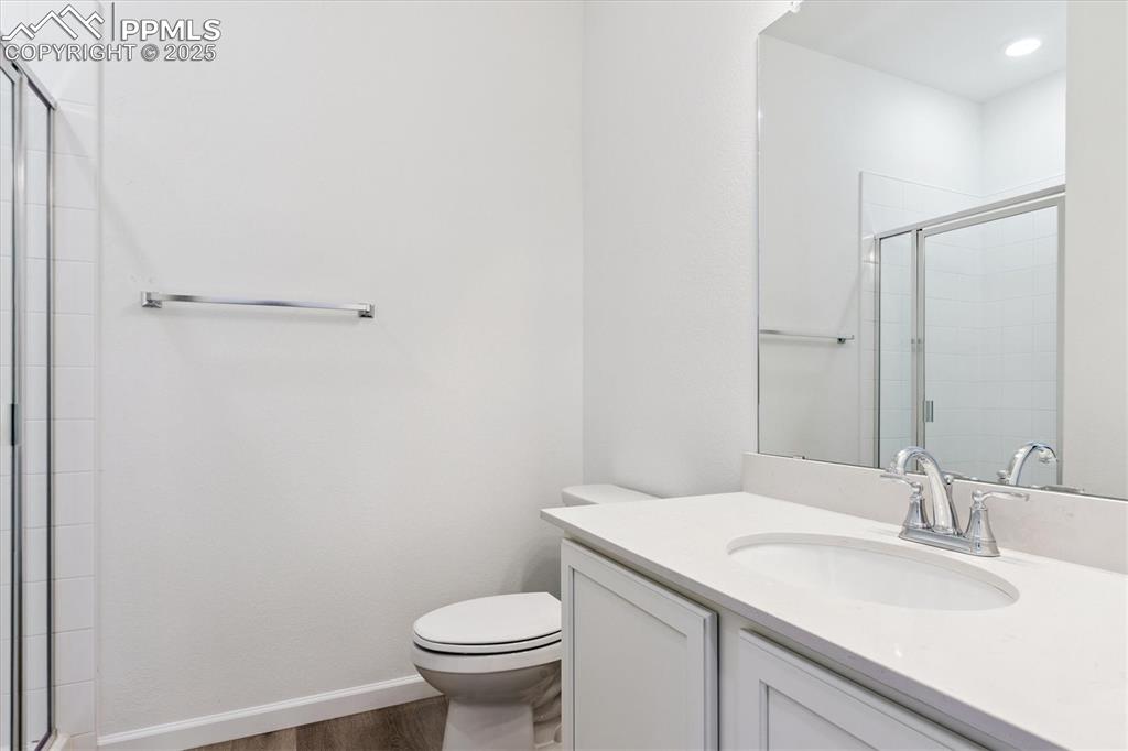 Image 5 of 19: Bathroom