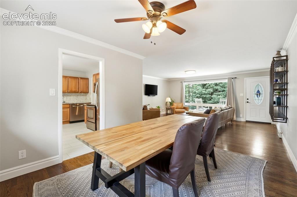 Image 10 of 48: Dining Area