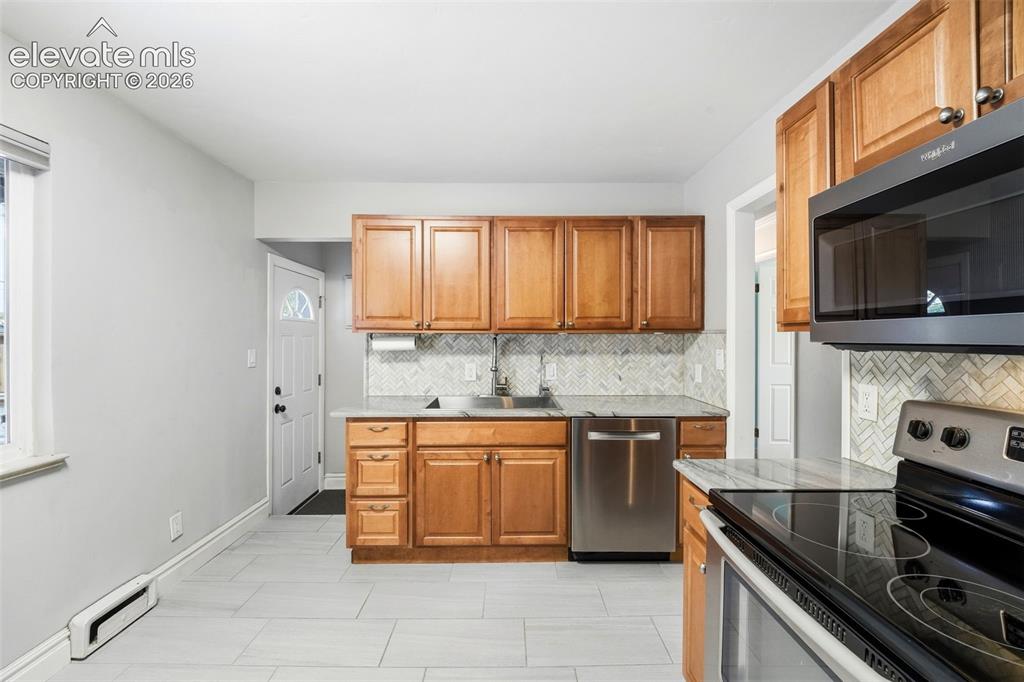 Image 13 of 48: Kitchen