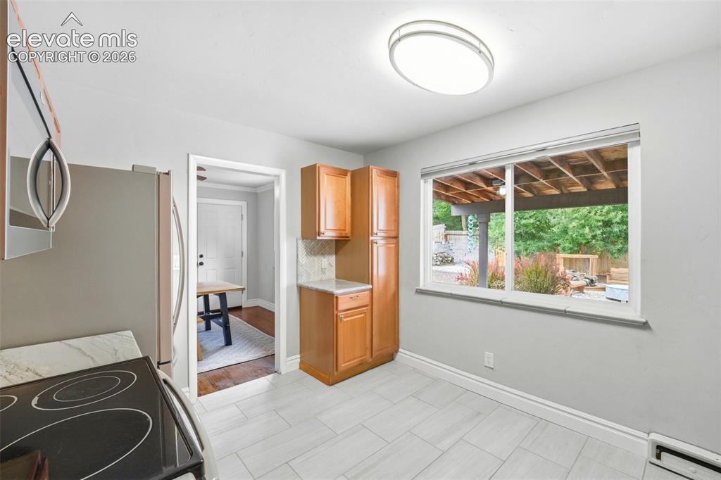 Image 15 of 48: Kitchen