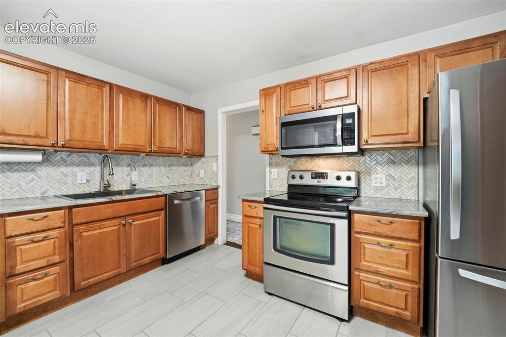 Image 16 of 48: Kitchen