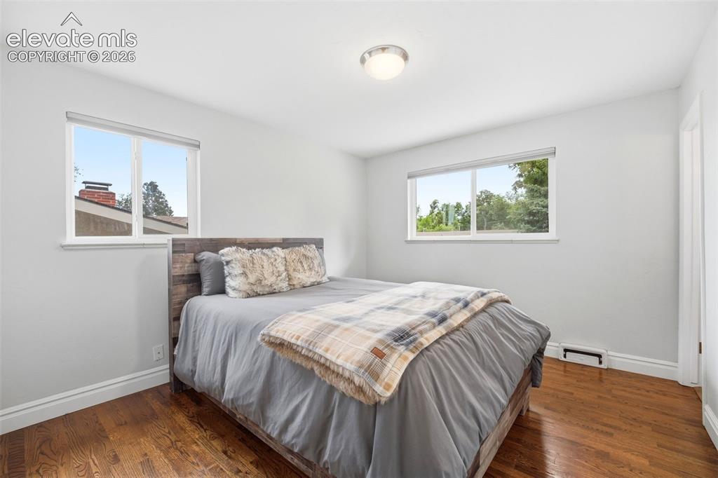 Image 18 of 48: Bedroom
