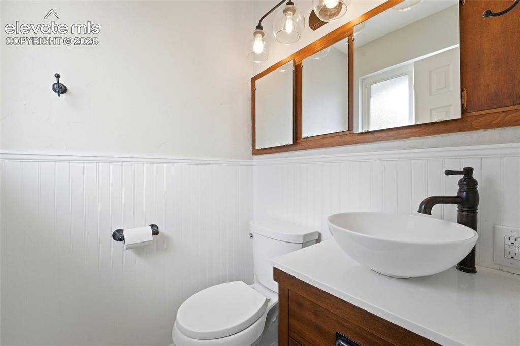 Image 19 of 48: Bathroom
