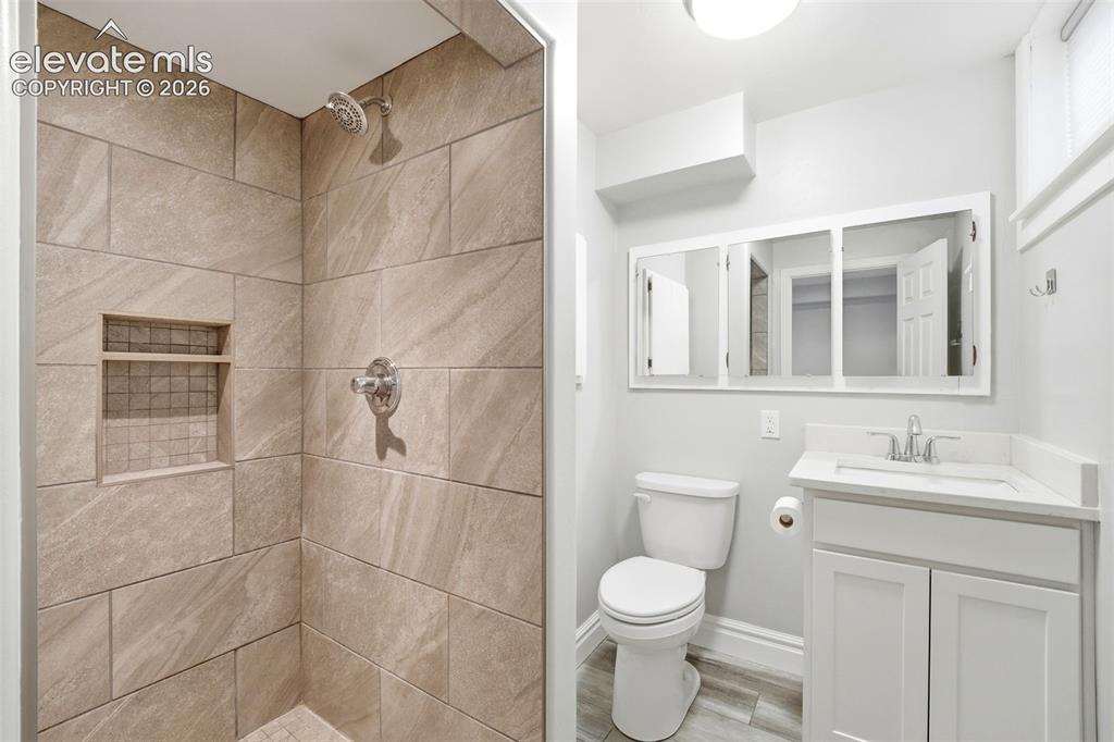 Image 36 of 48: Bathroom