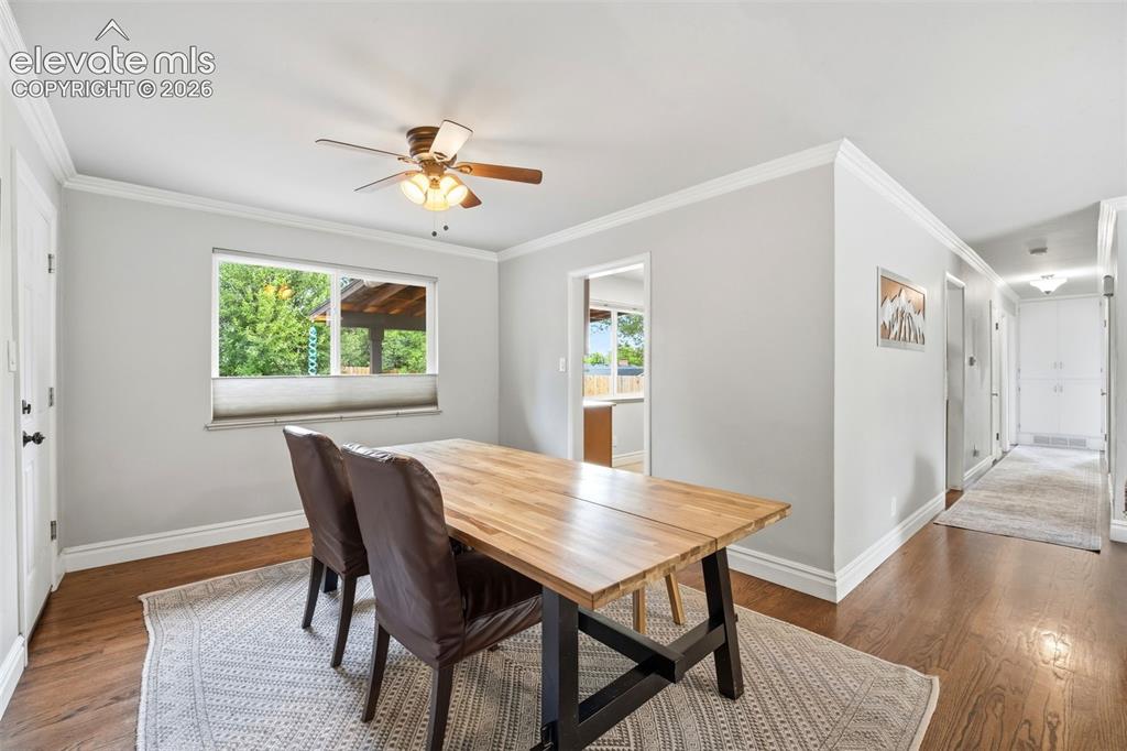 Image 9 of 48: Dining Area