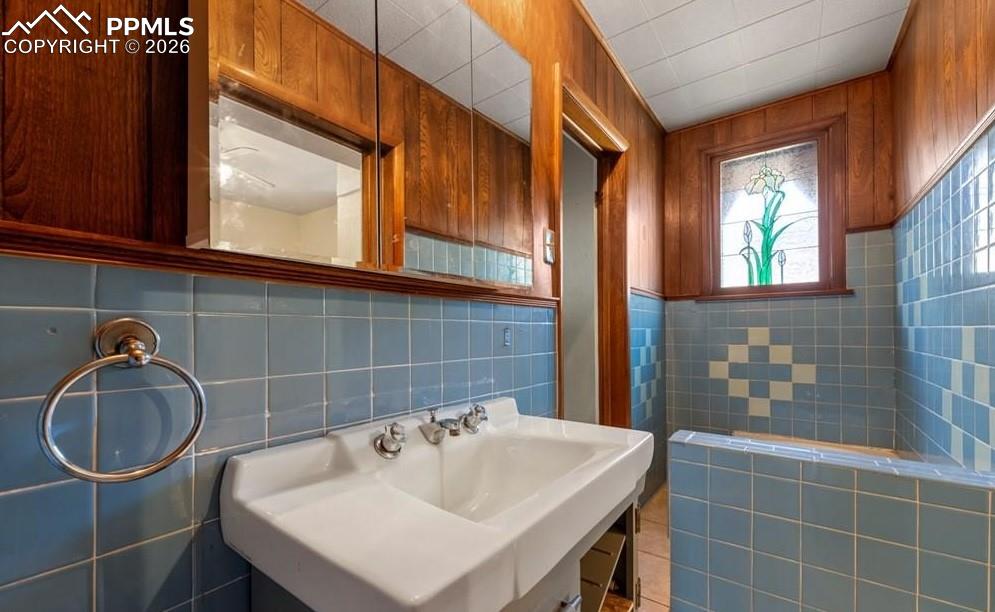 Image 10 of 46: Bathroom