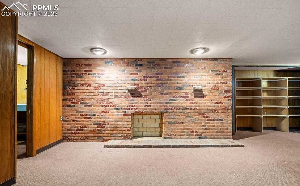 Image 24 of 46: Living Room