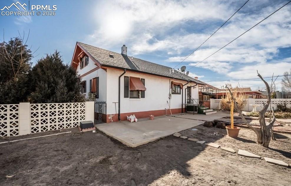 Image 29 of 46: Back of Structure