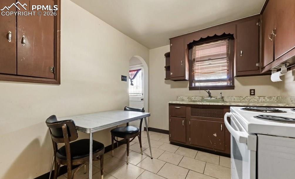 Image 37 of 46: Kitchen