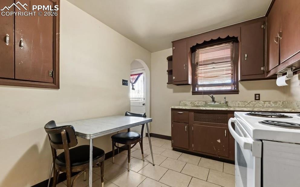 Image 39 of 46: Kitchen