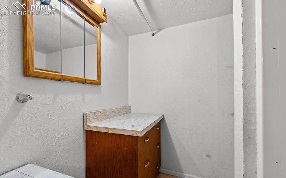 Image 42 of 46: Bathroom