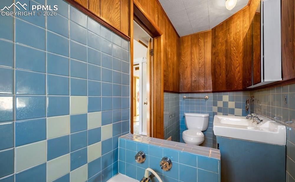 Image 9 of 46: Bathroom