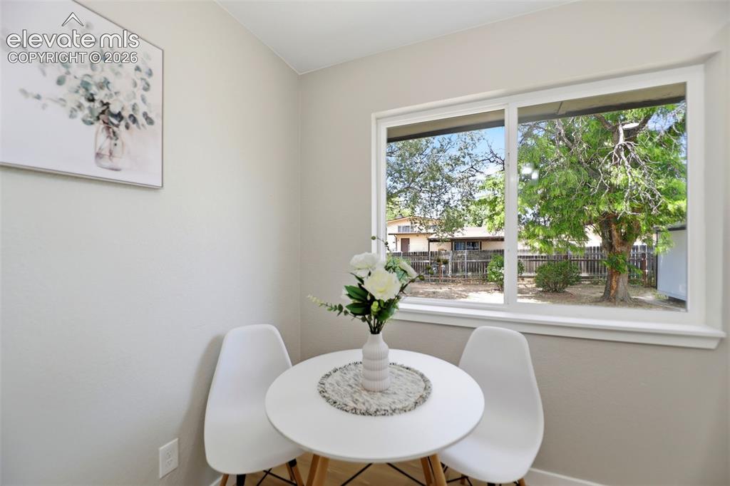Image 13 of 38: Dining Area
