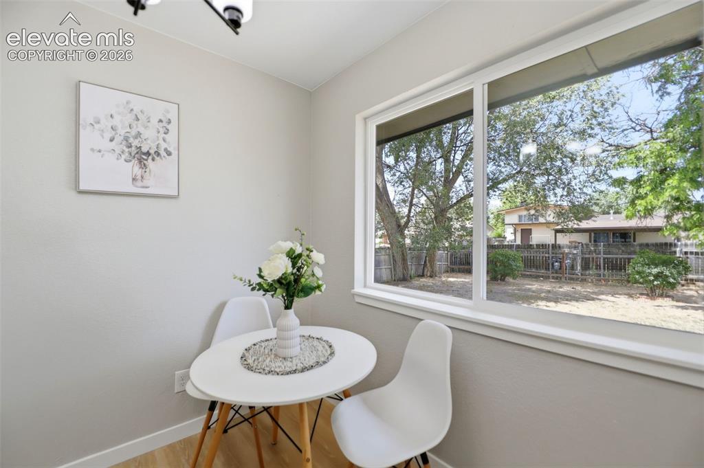 Image 14 of 38: Dining Area