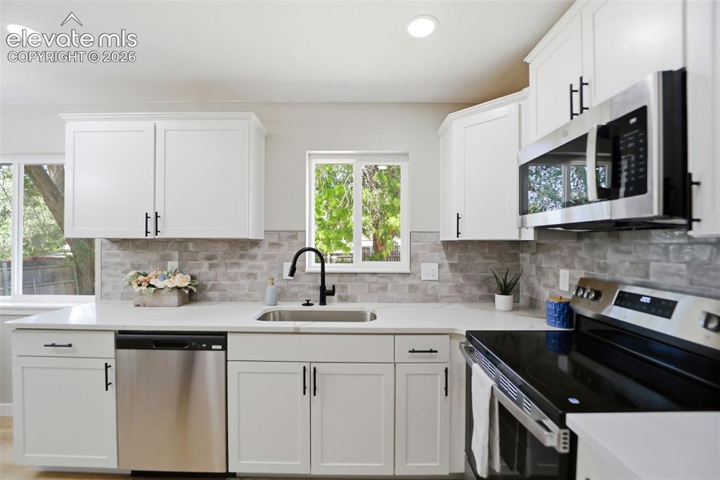 Image 16 of 38: Kitchen