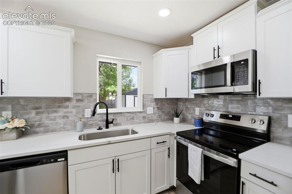Image 18 of 38: Kitchen