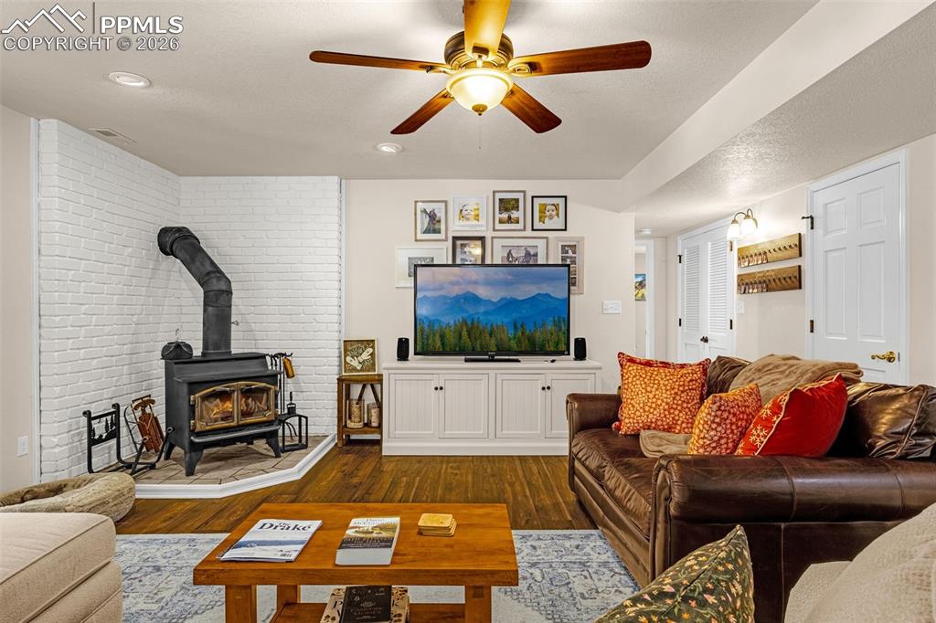 Image 14 of 47: Living Room