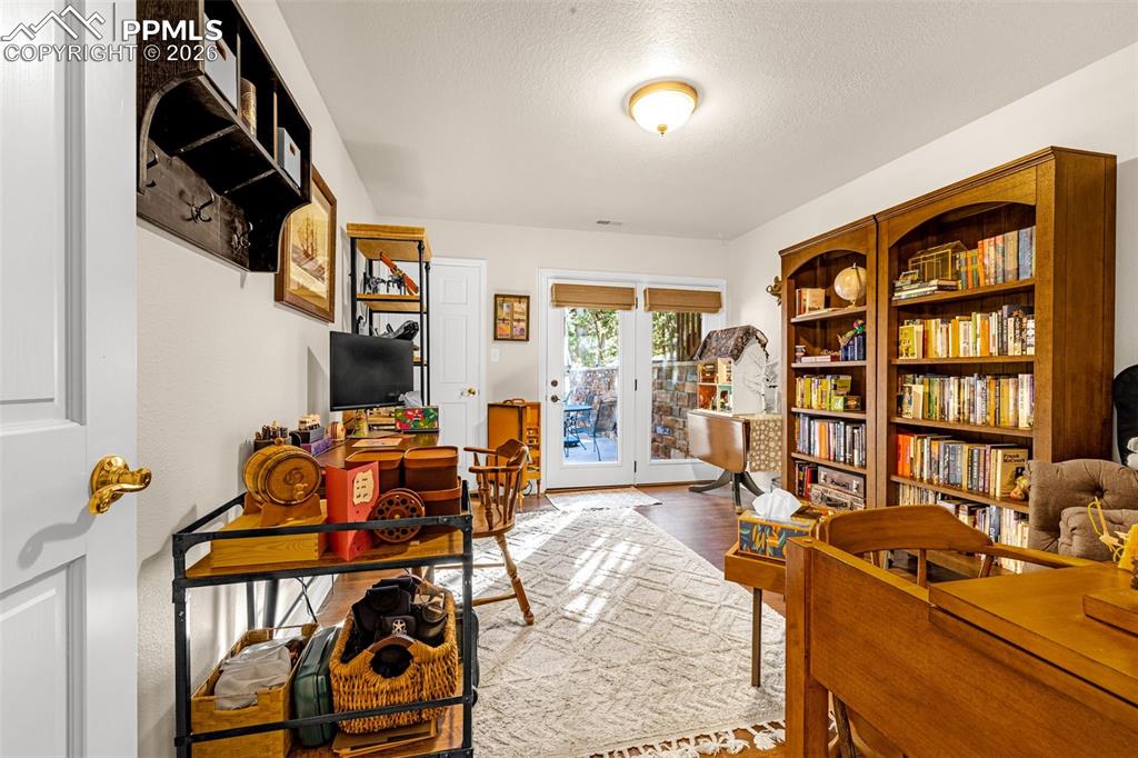 Image 15 of 47: Office