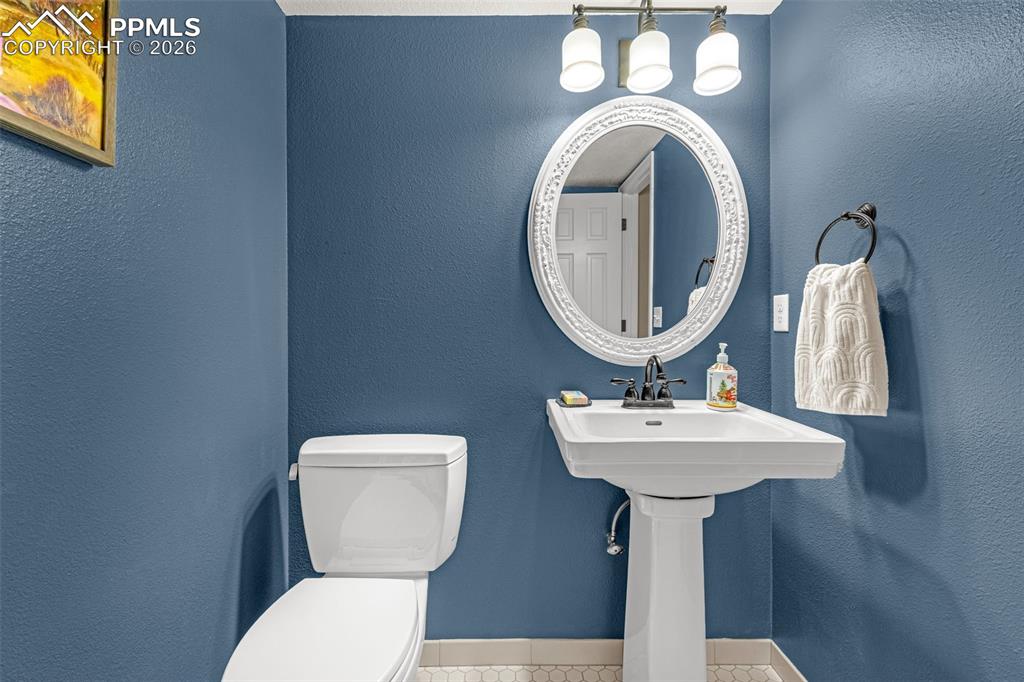 Image 17 of 47: Bathroom