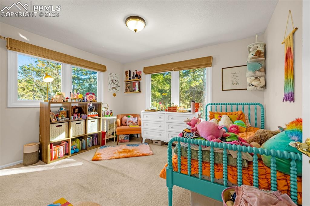 Image 23 of 47: Bedroom