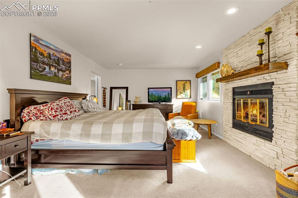 Image 29 of 47: Bedroom