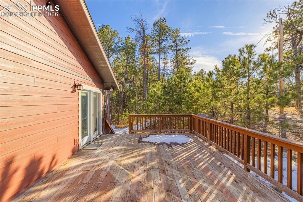 Image 37 of 47: Deck