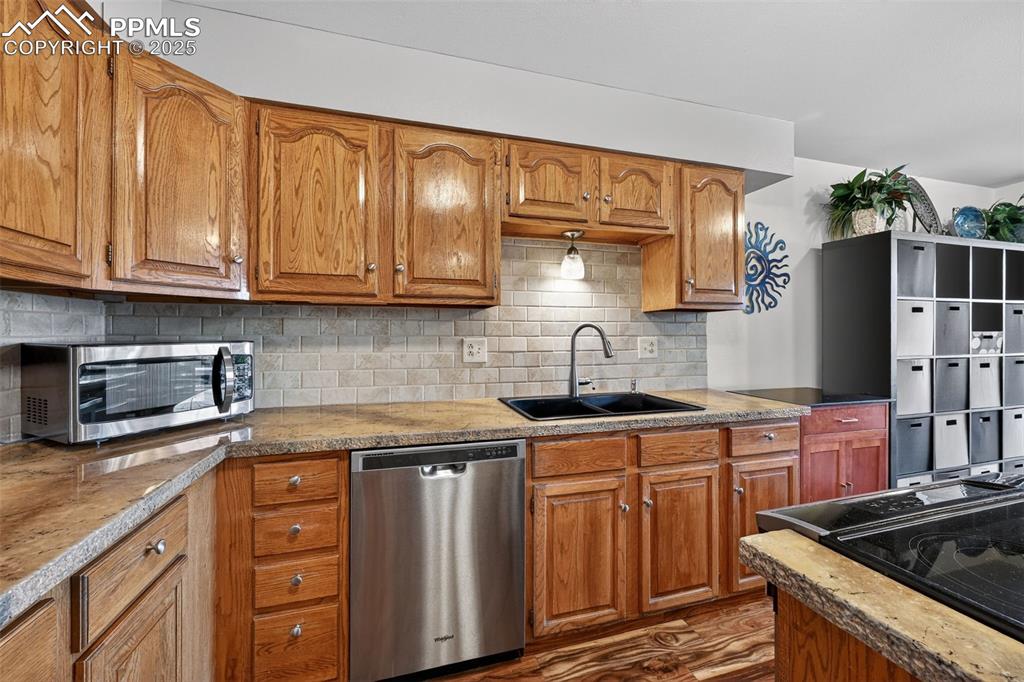 Image 13 of 38: Kitchen