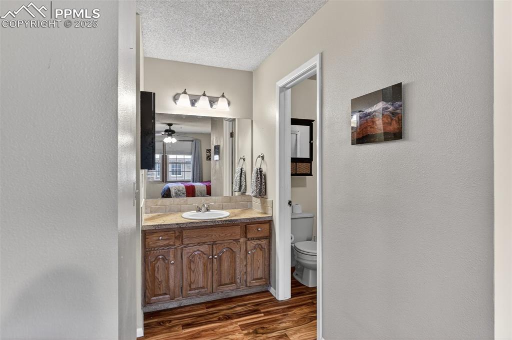 Image 18 of 38: Bathroom