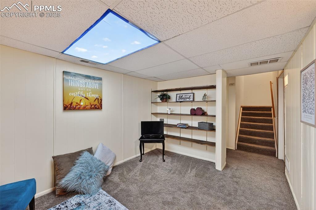 Image 27 of 38: Sitting Room