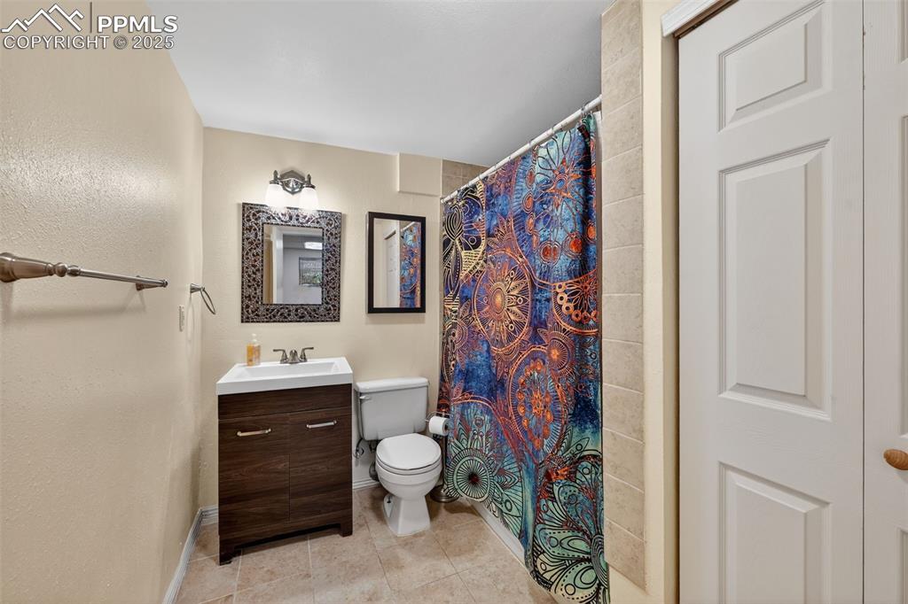 Image 29 of 38: Bathroom