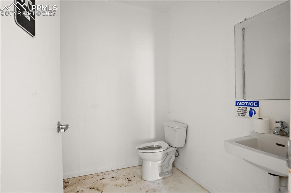 Image 4 of 46: Bathroom