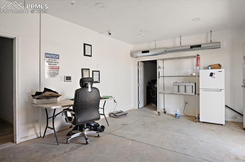 Image 5 of 46: Office