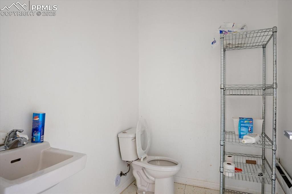 Image 6 of 46: Bathroom