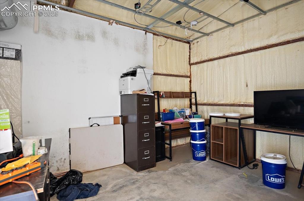Image 7 of 46: Garage