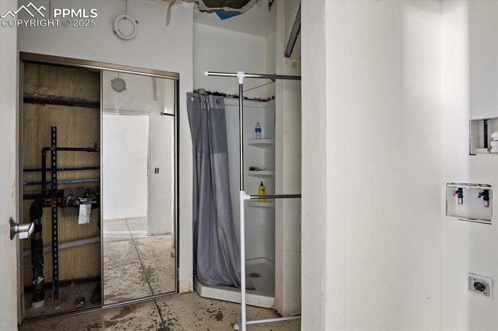 Image 9 of 46: Bathroom