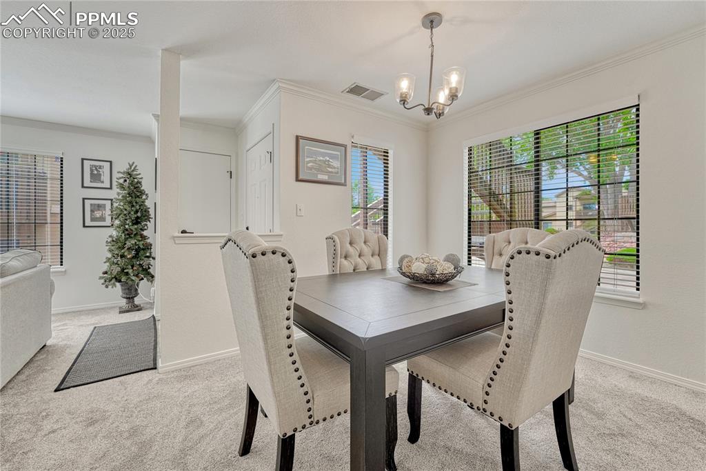 Image 11 of 46: Dining Area