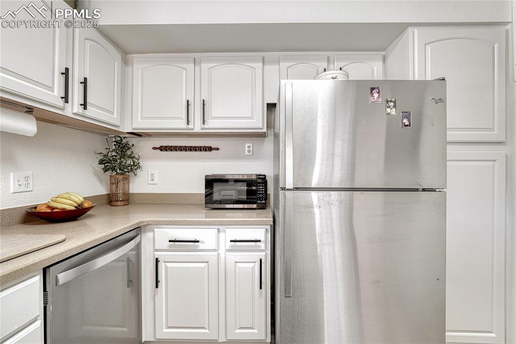 Image 15 of 46: Kitchen