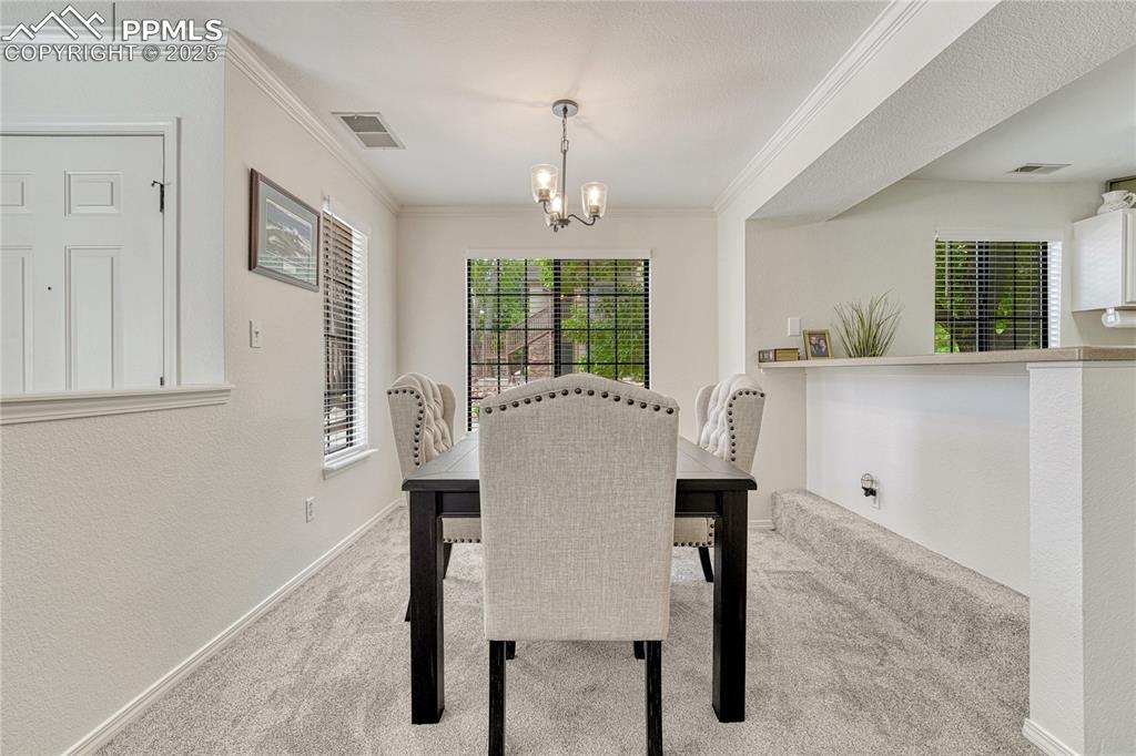 Image 4 of 46: Dining Area